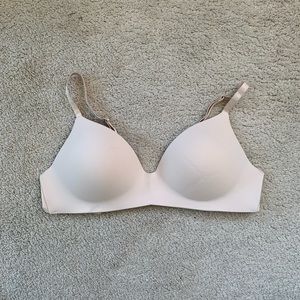 Victoria’s Secret Wireless T-Shirt Bra 32DD